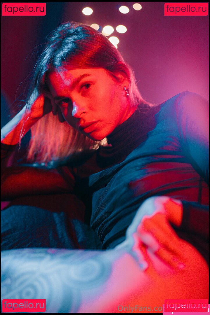 _poly_luna_ / poly_luna Onlyfans Photo Gallery 