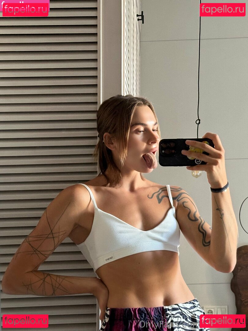 _poly_luna_ / poly_luna Onlyfans Photo Gallery 