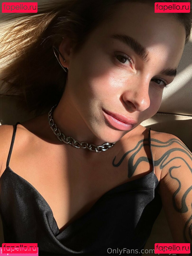 _poly_luna_ / poly_luna Onlyfans Photo Gallery 