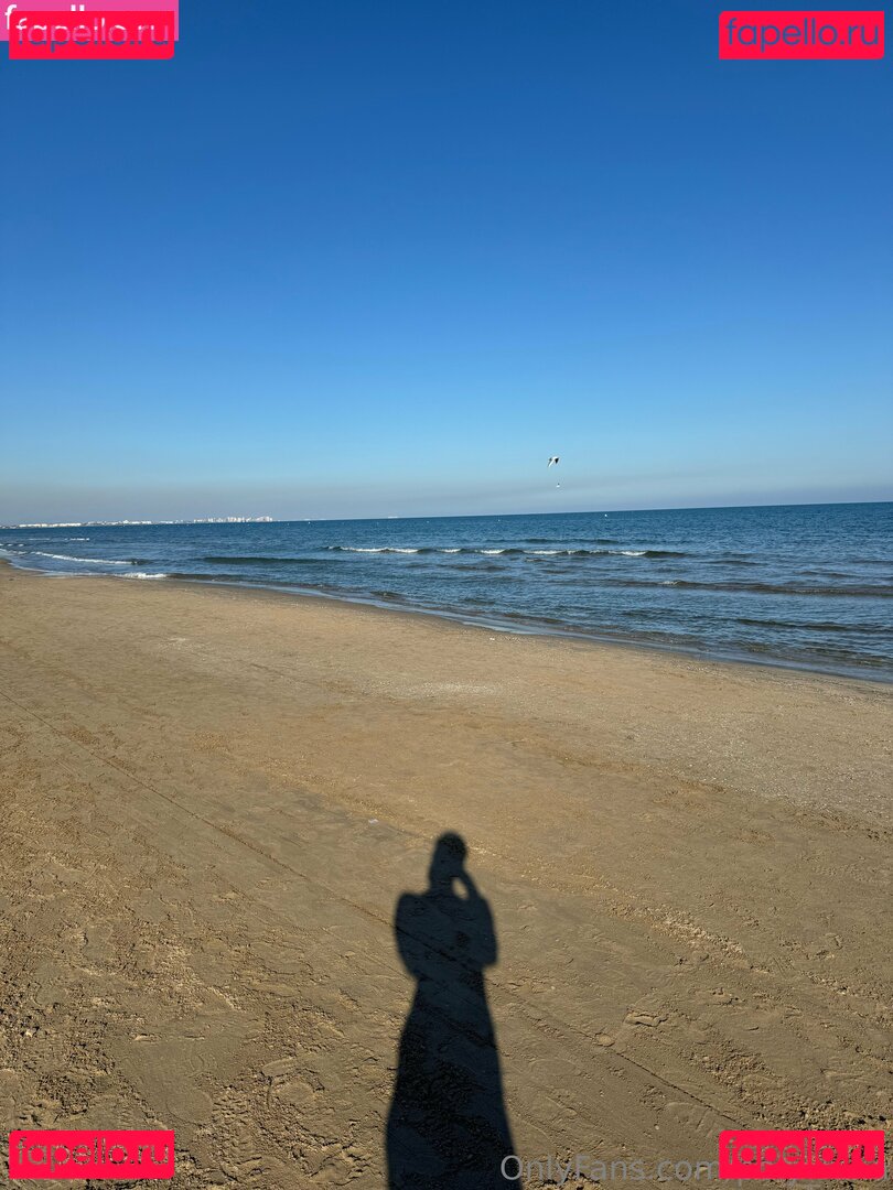 _poly_luna_ / poly_luna Onlyfans Photo Gallery 