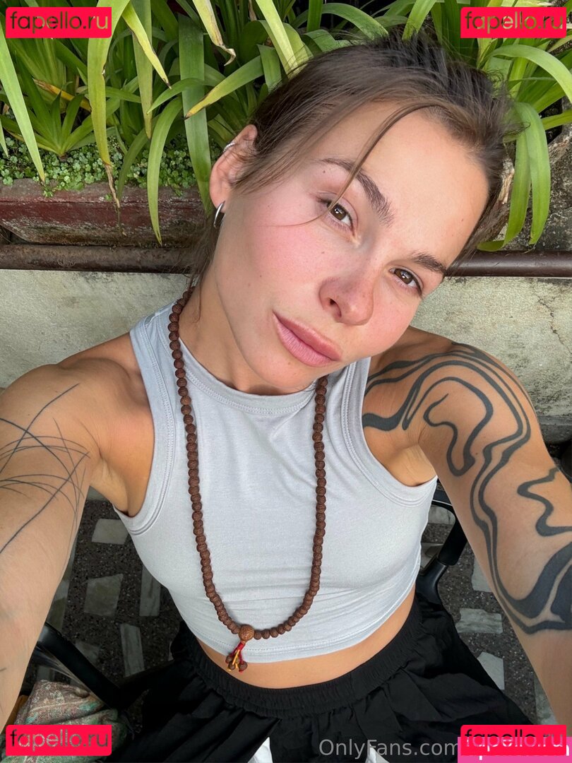 _poly_luna_ / poly_luna Onlyfans Photo Gallery 