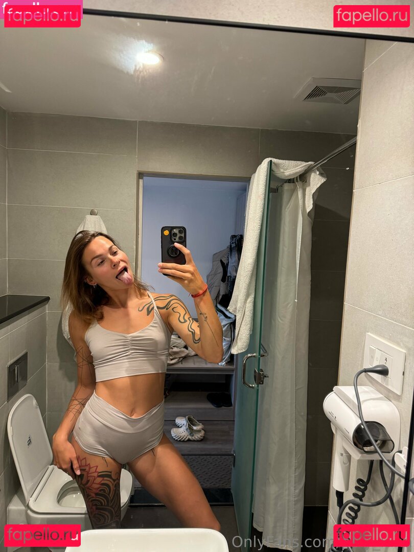 _poly_luna_ / poly_luna Onlyfans Photo Gallery 