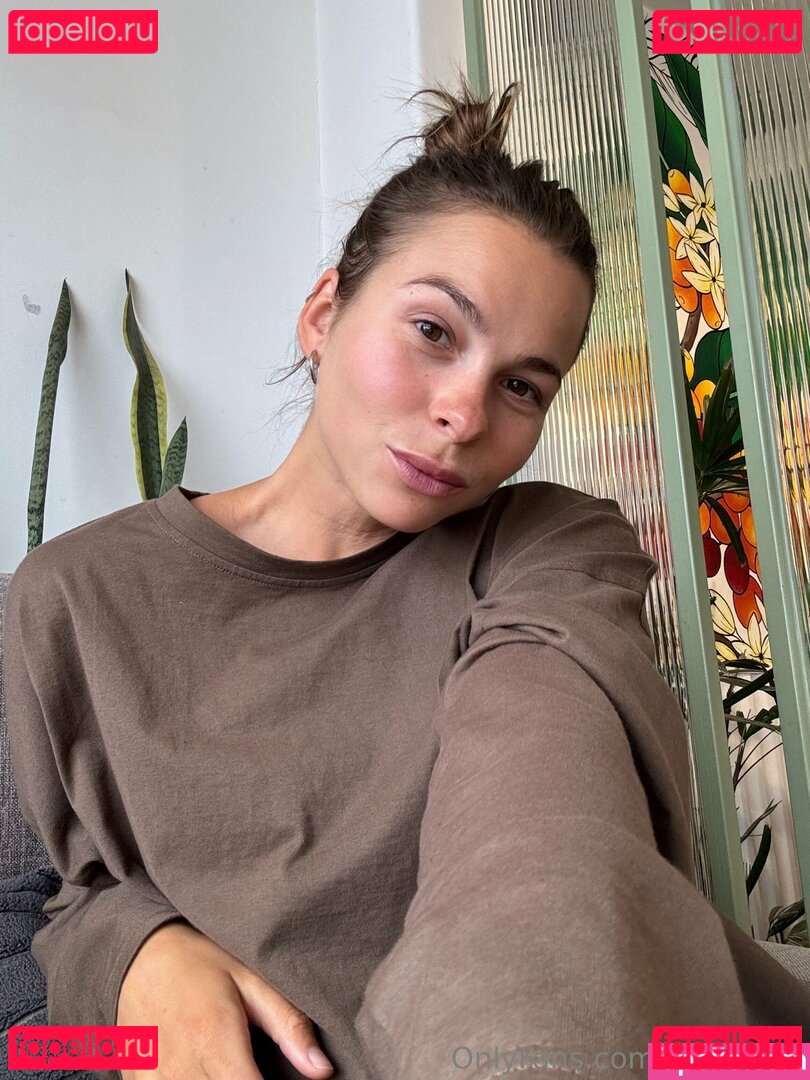 _poly_luna_ / poly_luna Onlyfans Photo Gallery 