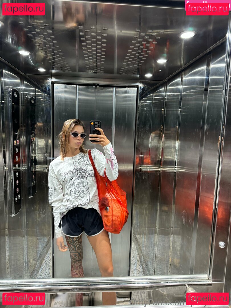 _poly_luna_ / poly_luna Onlyfans Photo Gallery 