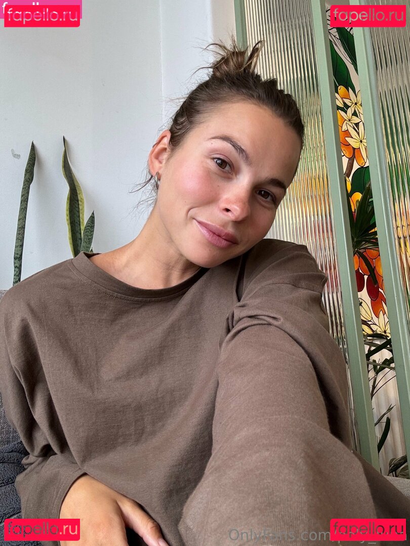 _poly_luna_ / poly_luna Onlyfans Photo Gallery 