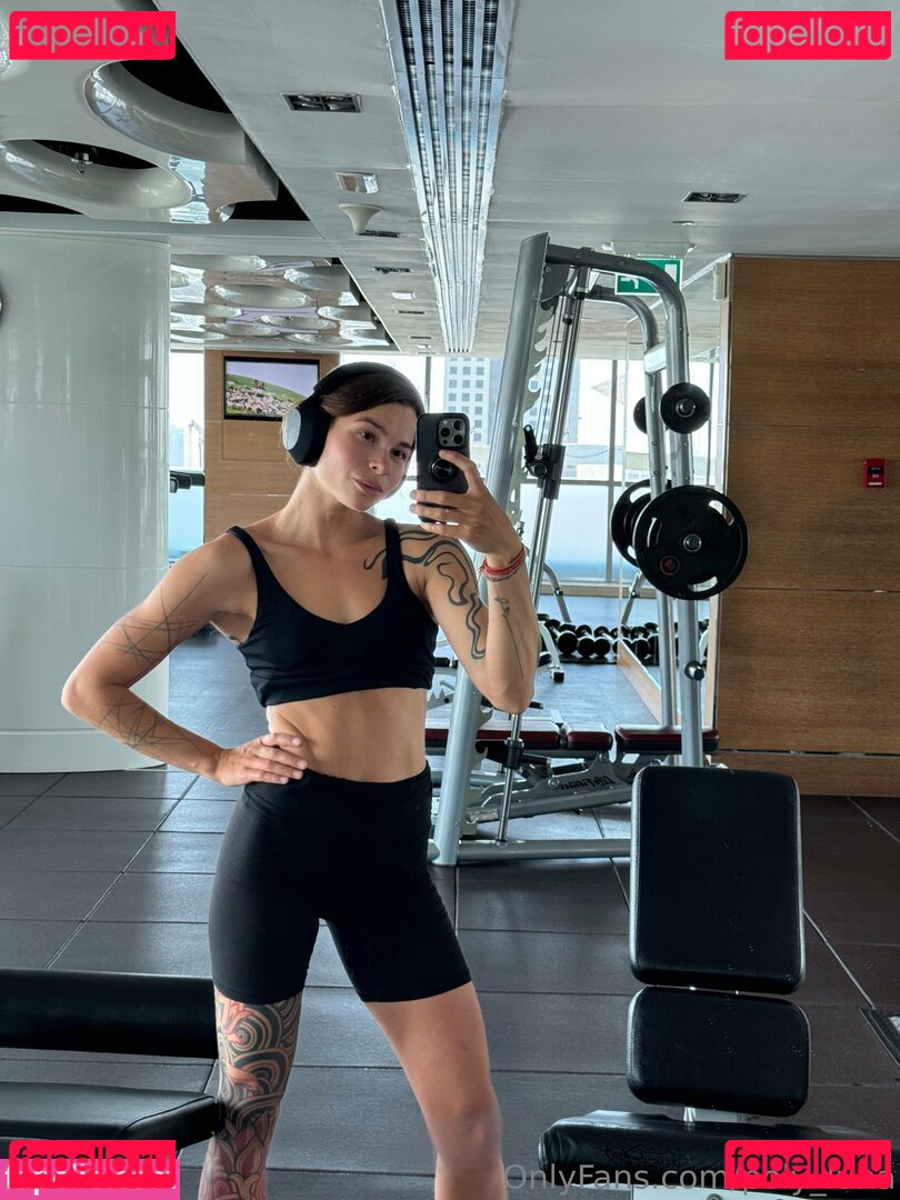 _poly_luna_ / poly_luna Onlyfans Photo Gallery 