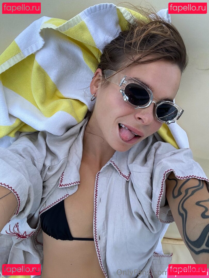 _poly_luna_ / poly_luna Onlyfans Photo Gallery 