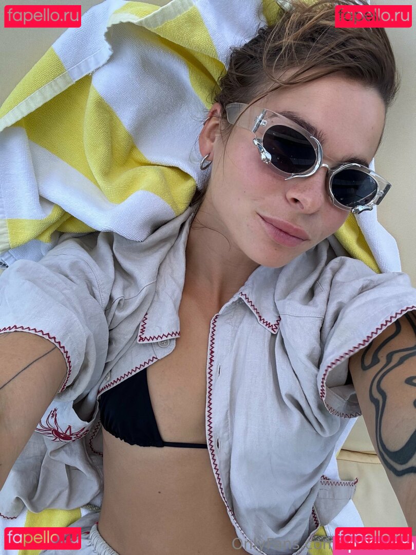 _poly_luna_ / poly_luna Onlyfans Photo Gallery 