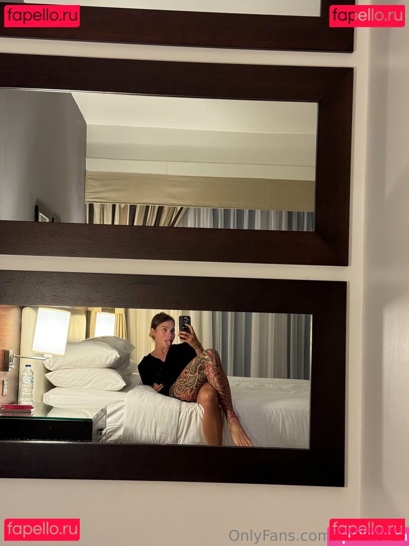 _poly_luna_ / poly_luna Onlyfans Photo Gallery 