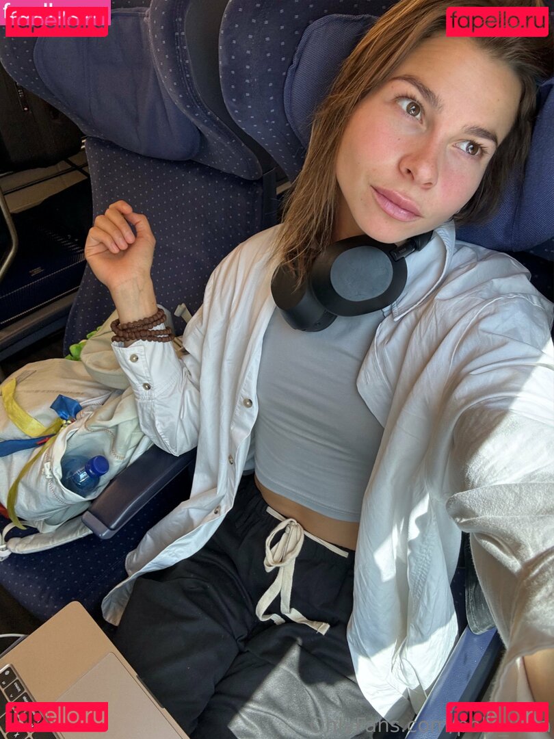 _poly_luna_ / poly_luna Onlyfans Photo Gallery 