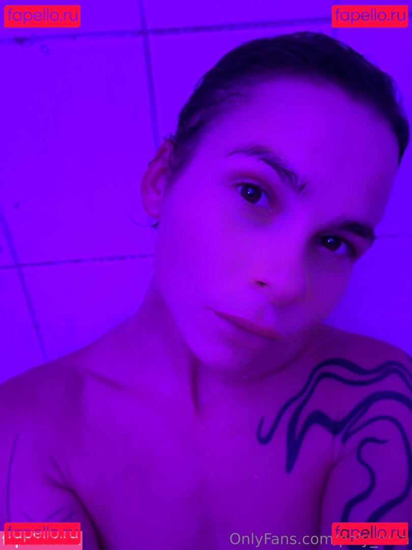 _poly_luna_ / poly_luna Onlyfans Photo Gallery 