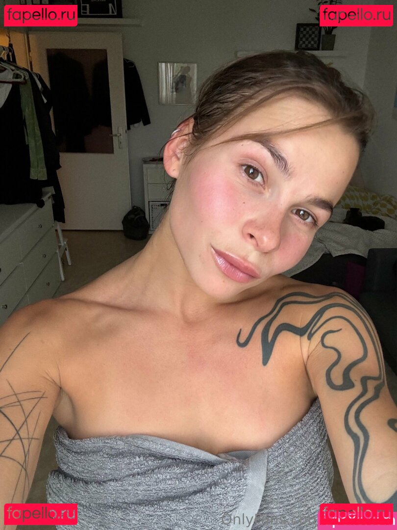 _poly_luna_ / poly_luna Onlyfans Photo Gallery 