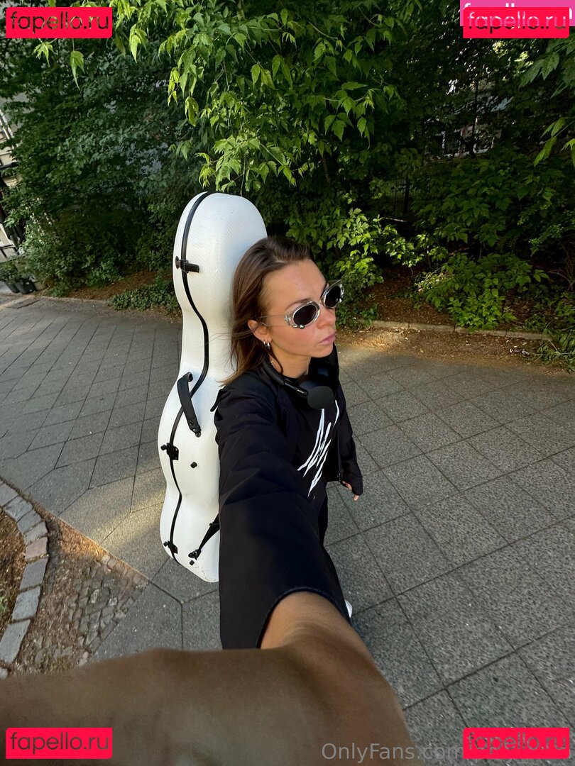 _poly_luna_ / poly_luna Onlyfans Photo Gallery 