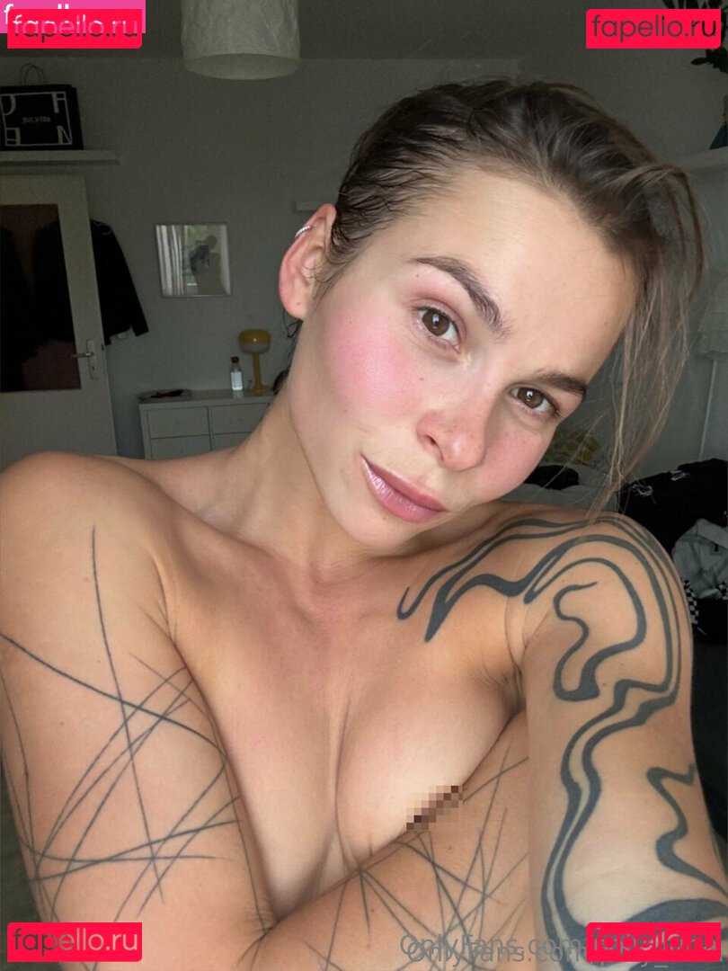 _poly_luna_ / poly_luna Onlyfans Photo Gallery 