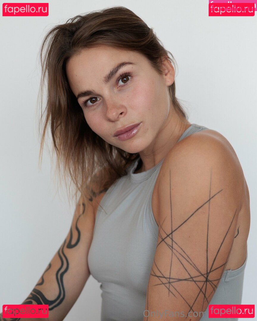 _poly_luna_ / poly_luna Onlyfans Photo Gallery 