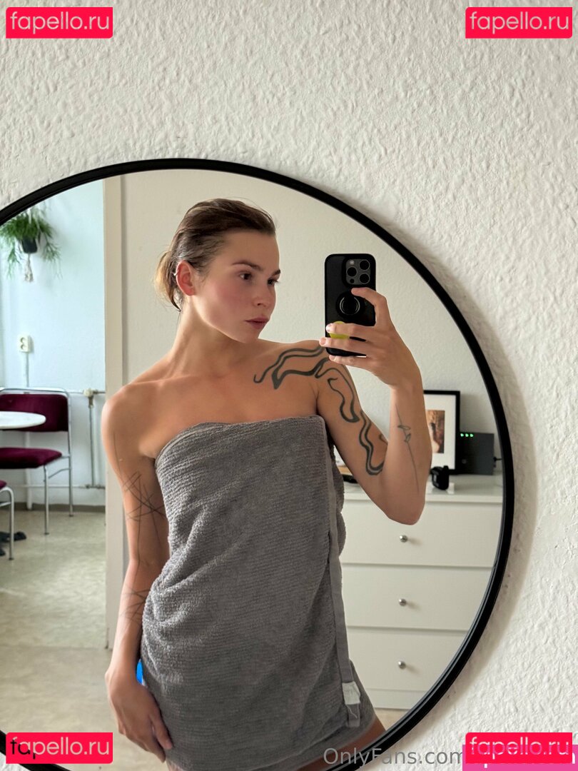 _poly_luna_ / poly_luna Onlyfans Photo Gallery 