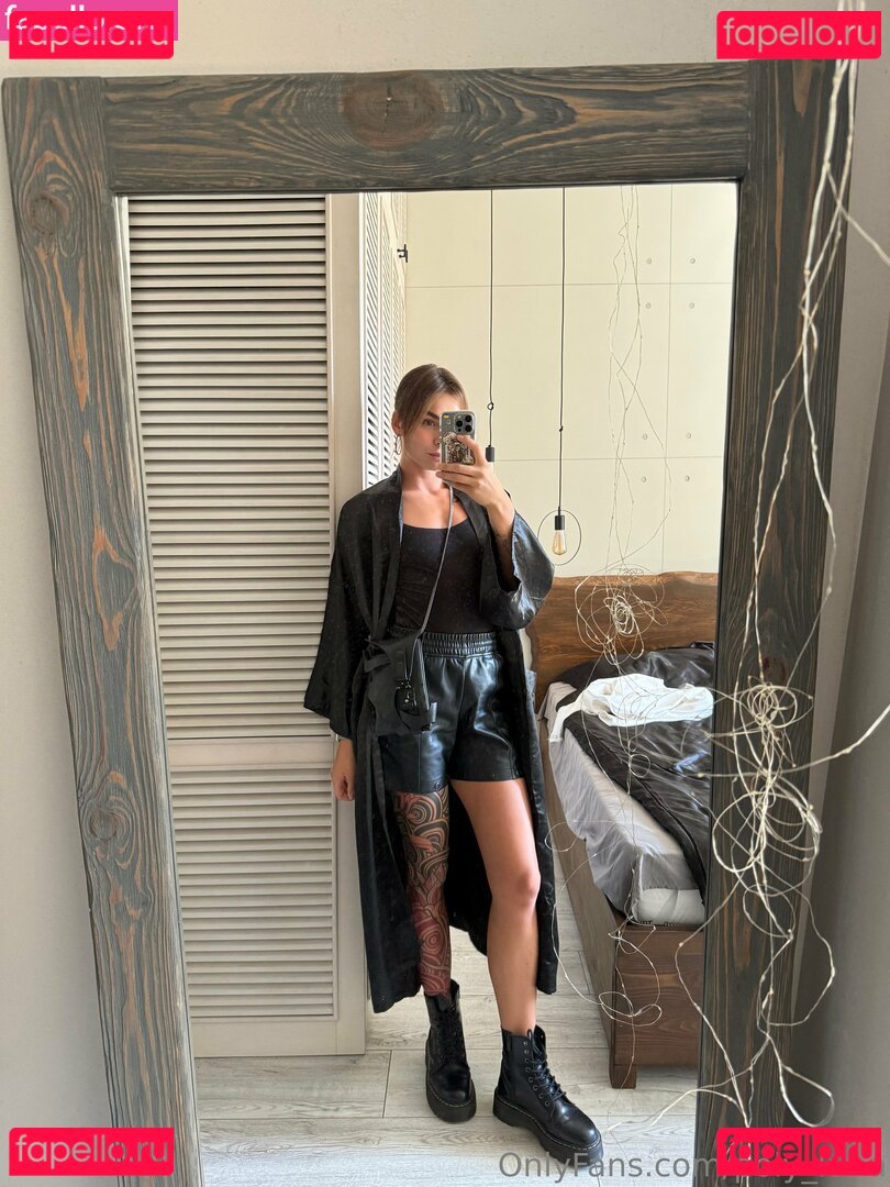 _poly_luna_ / poly_luna Onlyfans Photo Gallery 