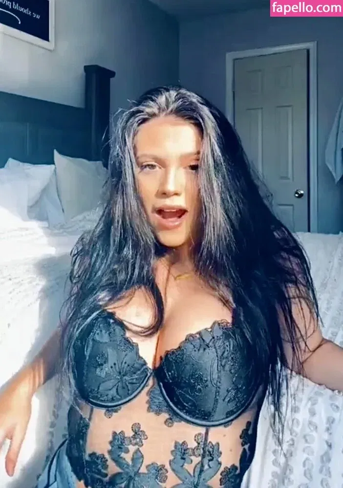 Kaylee Burnett Onlyfans Photo Gallery 