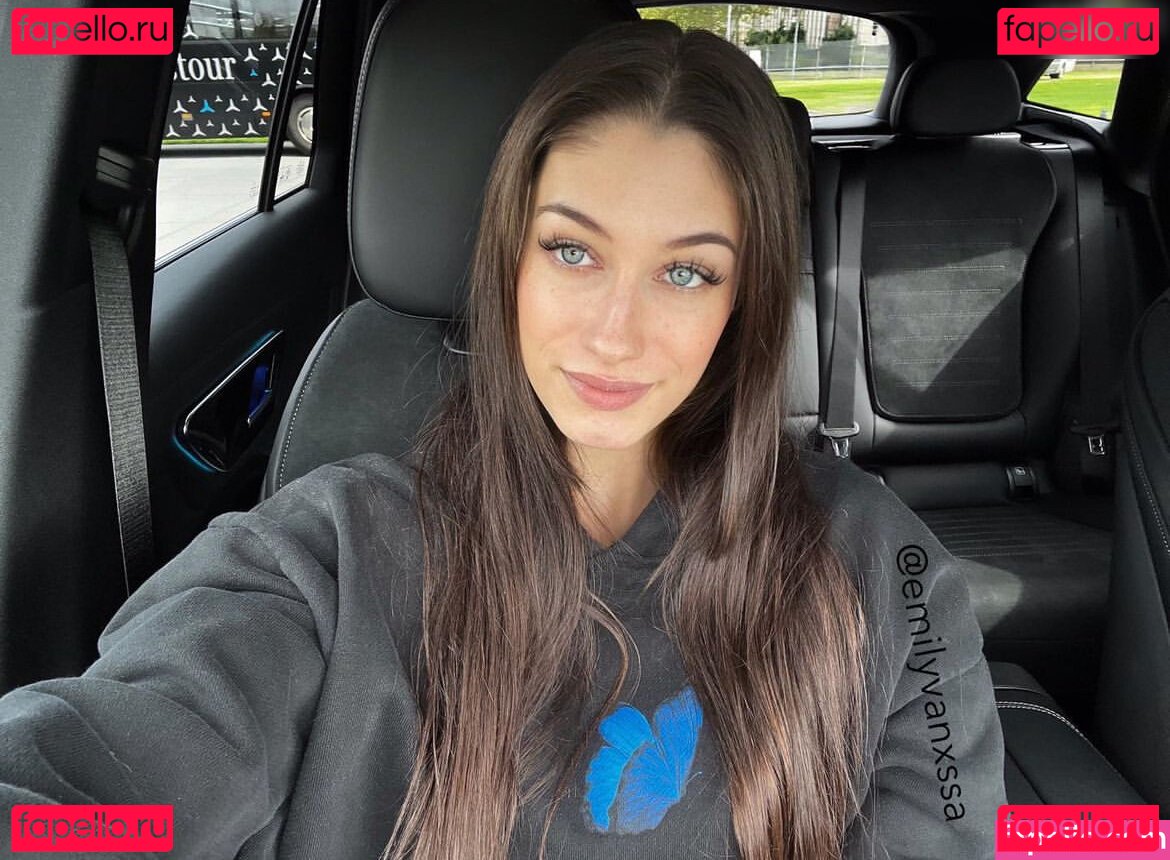 emilyvanessa / emilyvanxssa Onlyfans Photo Gallery 