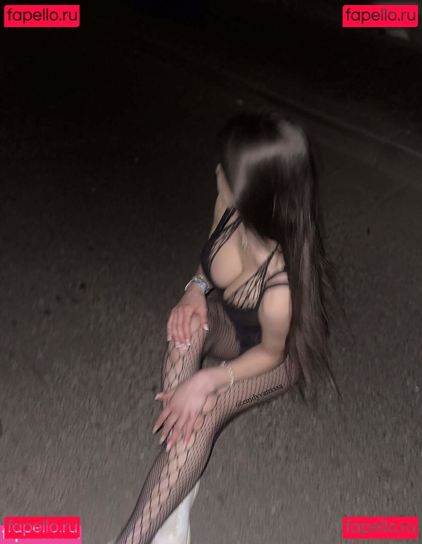 emilyvanessa / emilyvanxssa Onlyfans Photo Gallery 