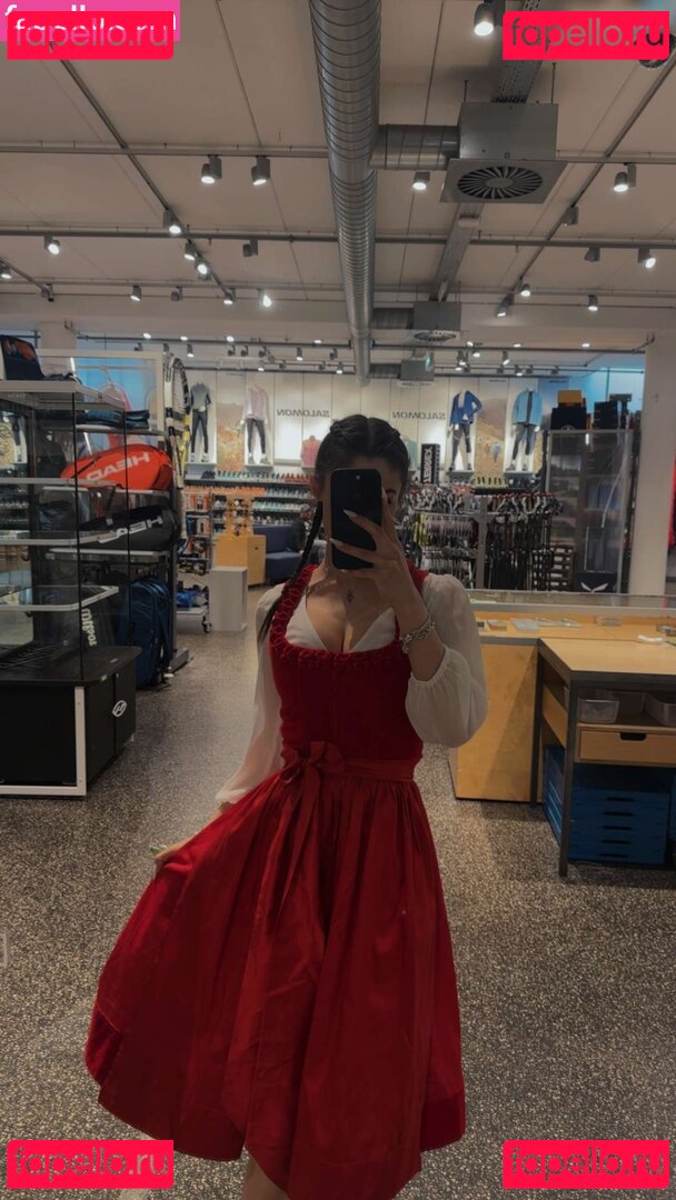 emilyvanessa / emilyvanxssa Onlyfans Photo Gallery 