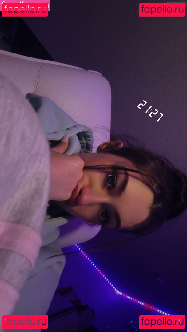 emilyvanessa / emilyvanxssa Onlyfans Photo Gallery 