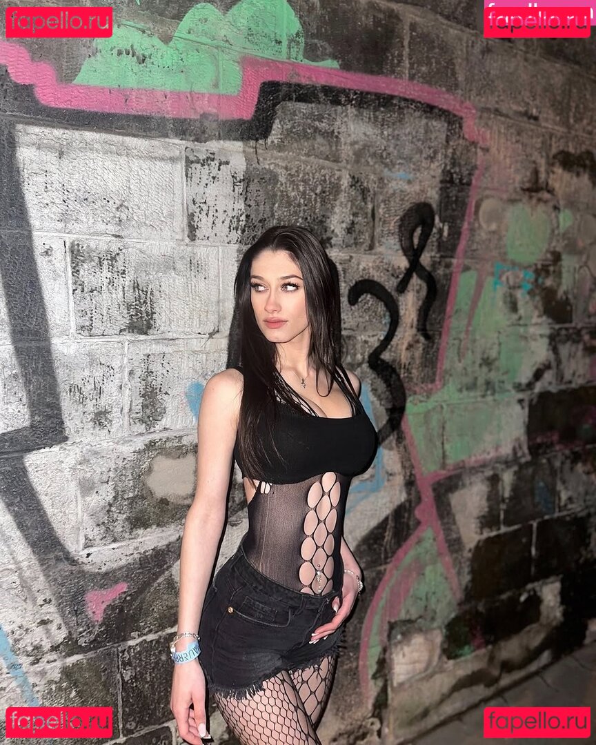 emilyvanessa / emilyvanxssa Onlyfans Photo Gallery 