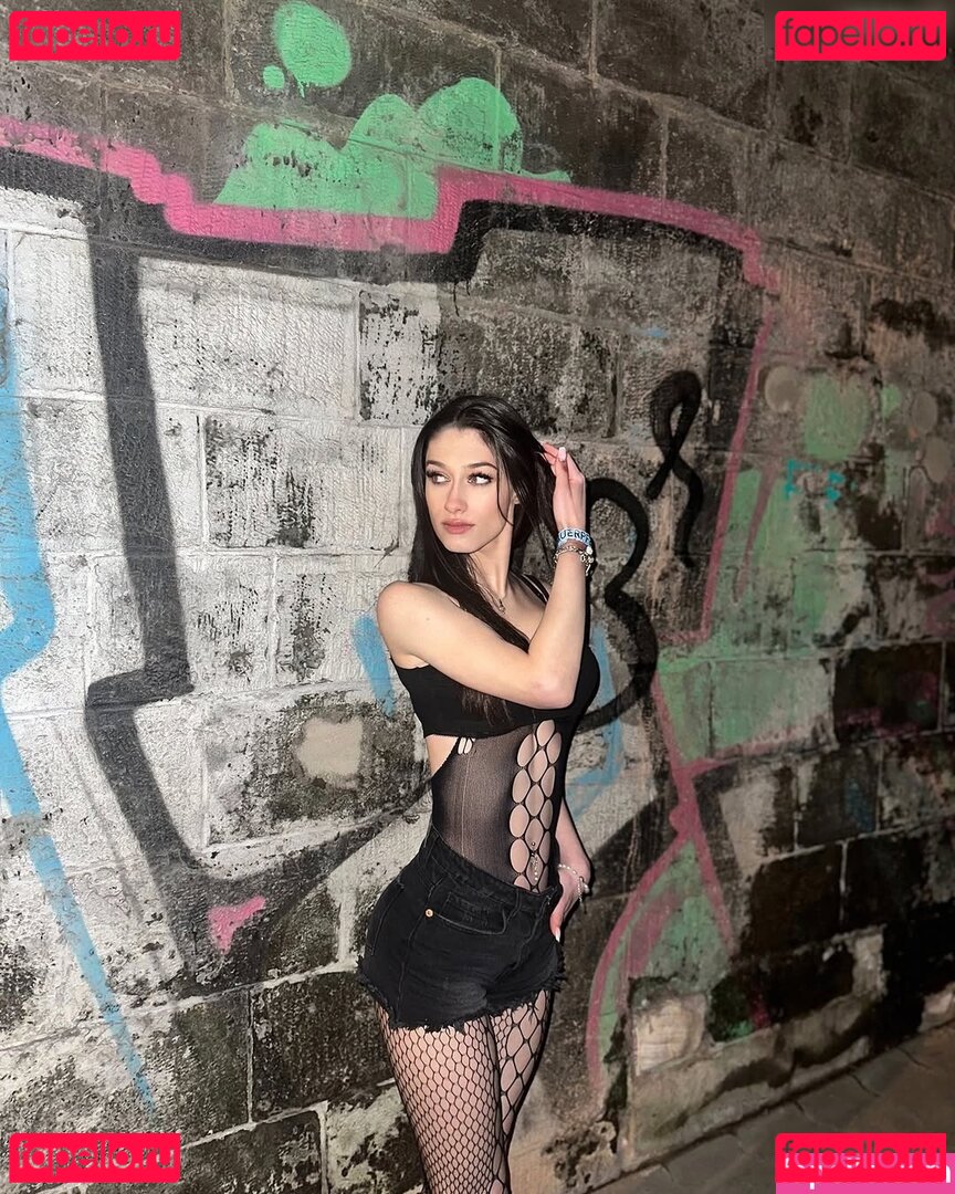 emilyvanessa / emilyvanxssa Onlyfans Photo Gallery 