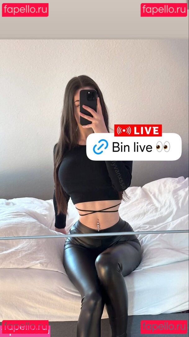 emilyvanessa / emilyvanxssa Onlyfans Photo Gallery 