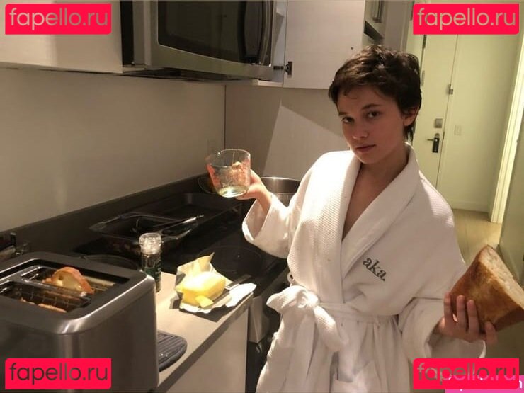 Cailee Spaeny / caileespaeny Onlyfans Photo Gallery 