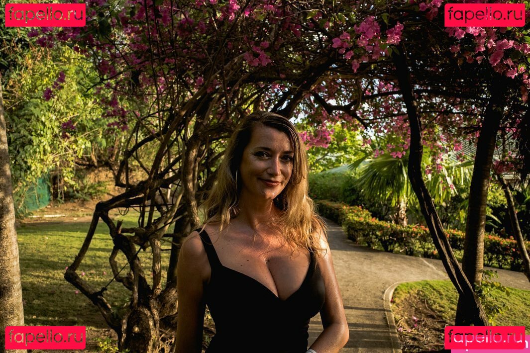 Sarah Champion / sarahjaynechampion Onlyfans Photo Gallery 