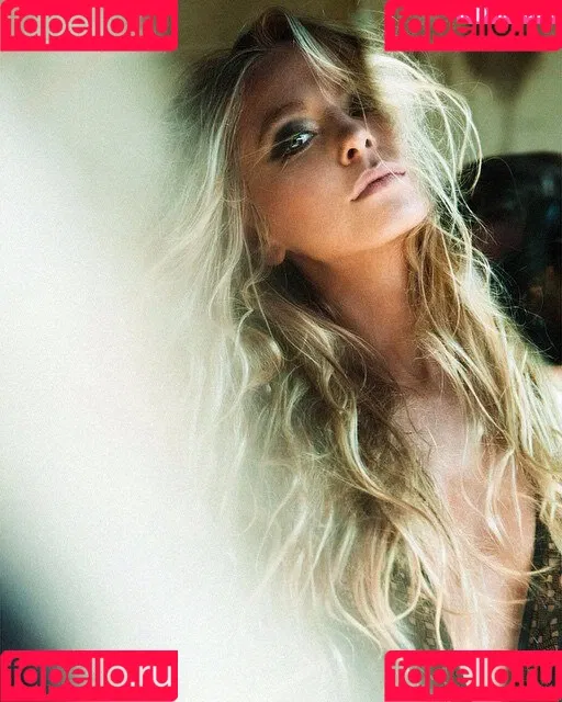 Portia Doubleday Onlyfans Photo Gallery 