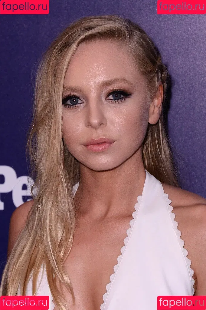 Portia Doubleday Onlyfans Photo Gallery 