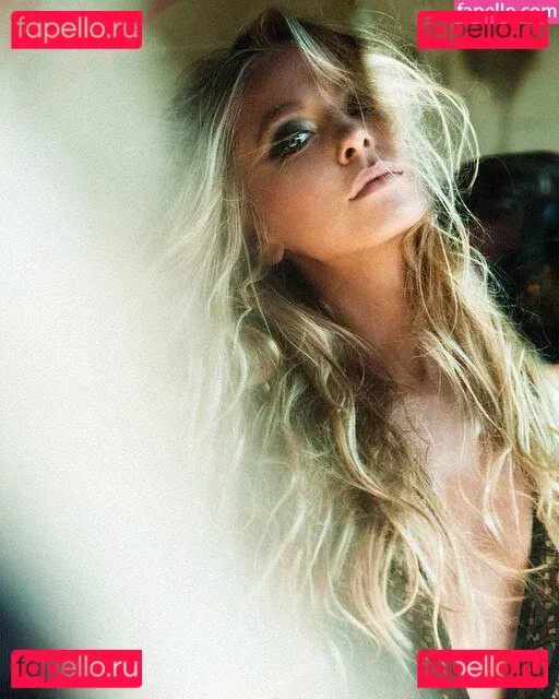 Portia Doubleday Onlyfans Photo Gallery 