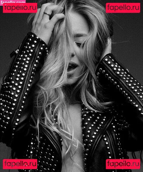 Portia Doubleday Onlyfans Photo Gallery 