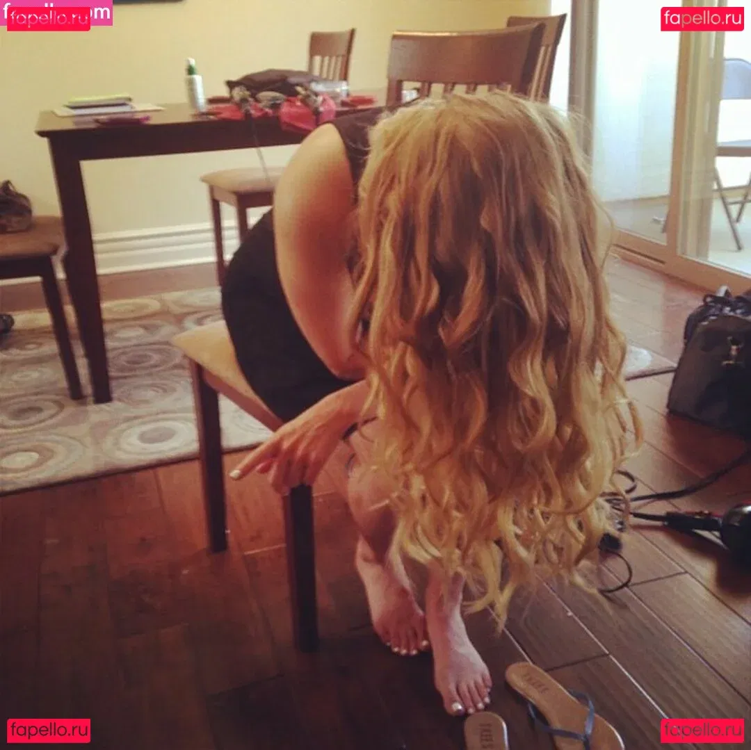 Portia Doubleday Onlyfans Photo Gallery 