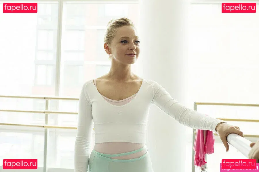 Portia Doubleday Onlyfans Photo Gallery 