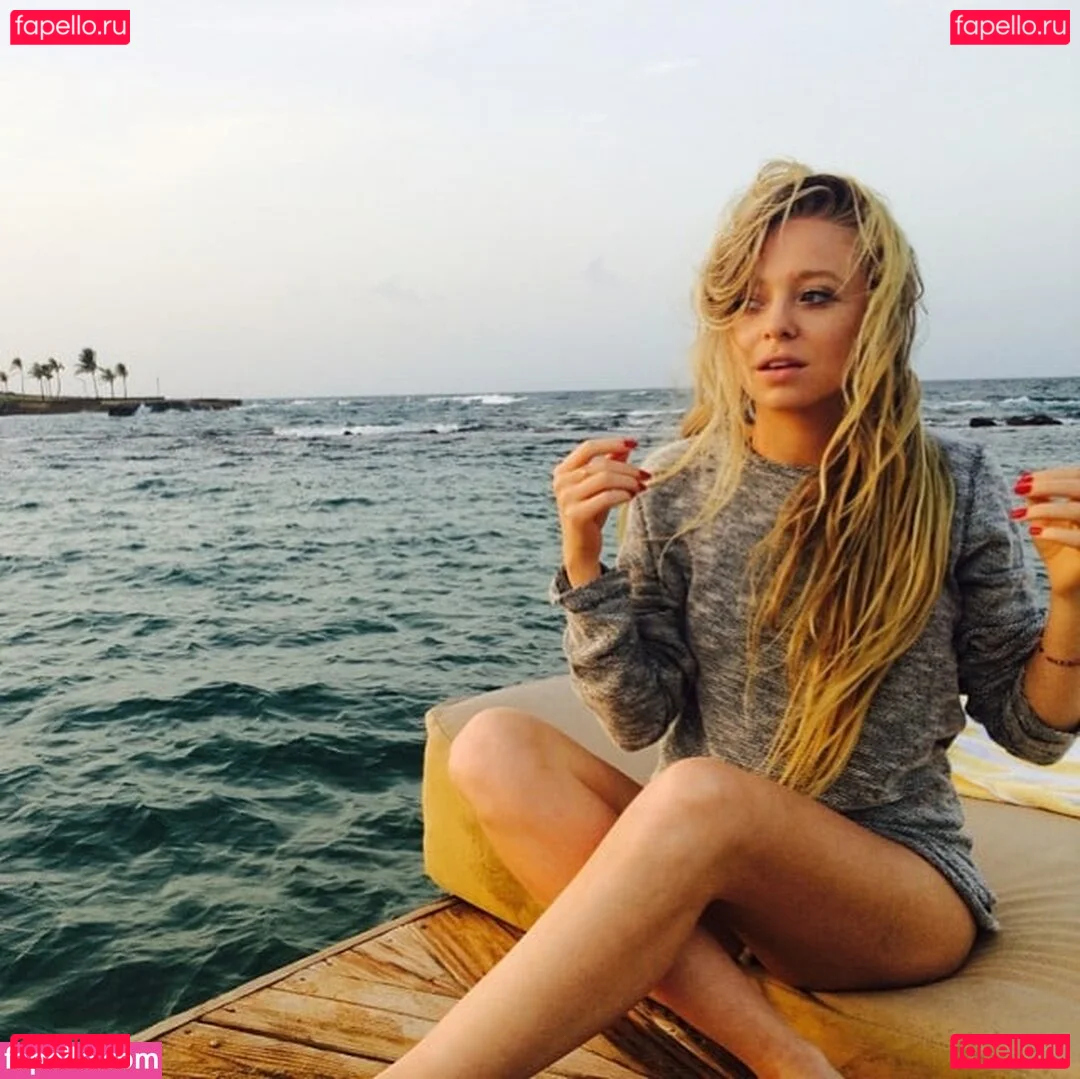 Portia Doubleday Onlyfans Photo Gallery 