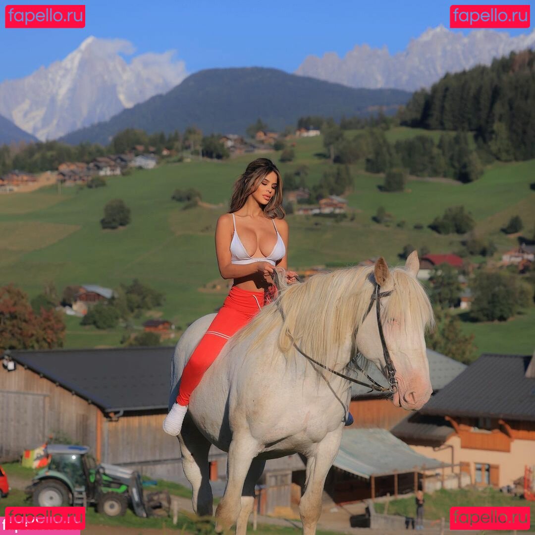 Brianna Gonzalez / Briannagova / briannagonva Onlyfans Photo Gallery 