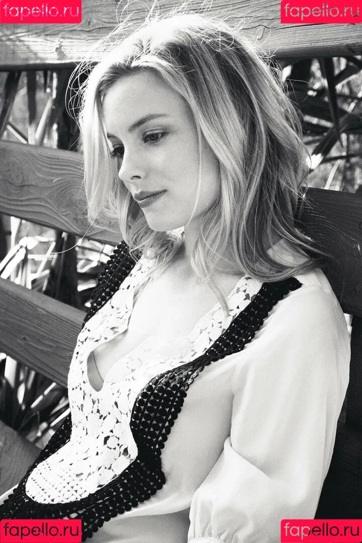 Gillian Jacobs Onlyfans Photo Gallery 