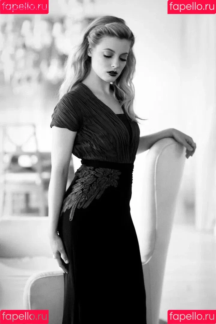 Gillian Jacobs Onlyfans Photo Gallery 