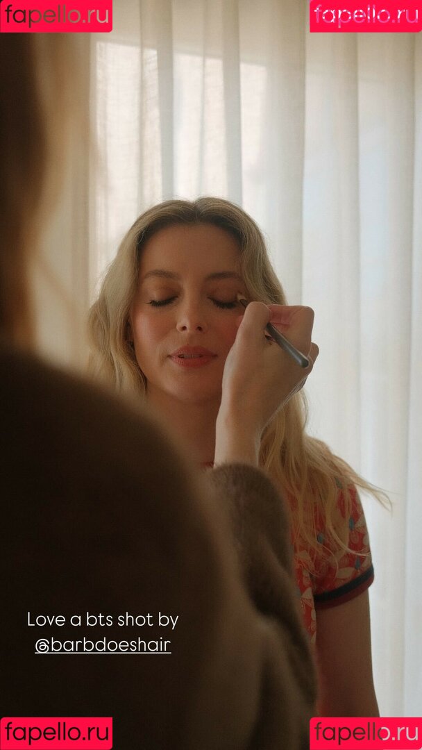 Gillian Jacobs Onlyfans Photo Gallery 