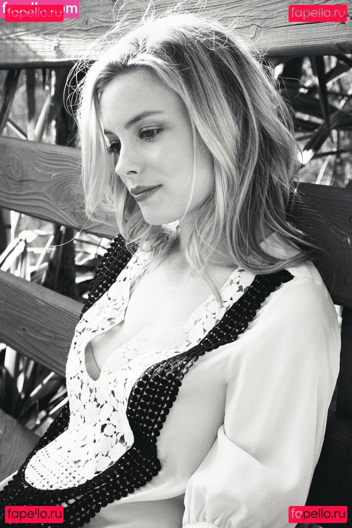 Gillian Jacobs Onlyfans Photo Gallery 