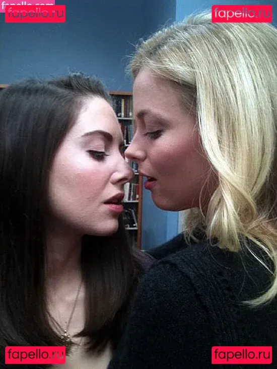 Gillian Jacobs Onlyfans Photo Gallery 