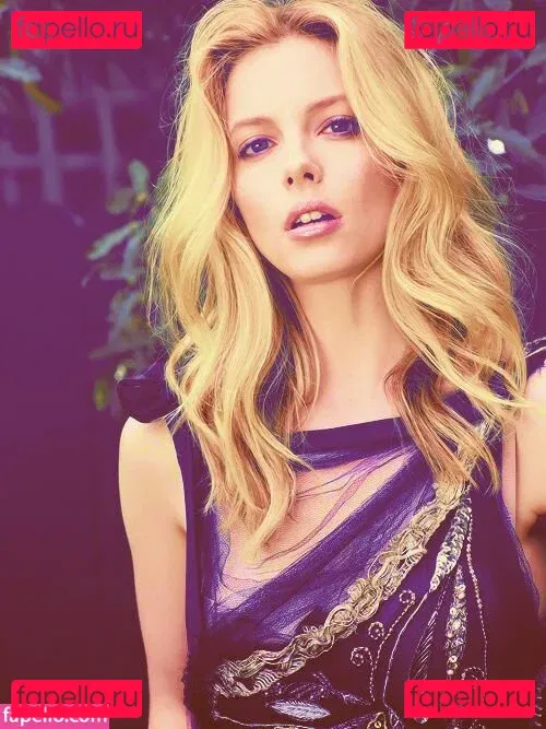 Gillian Jacobs Onlyfans Photo Gallery 