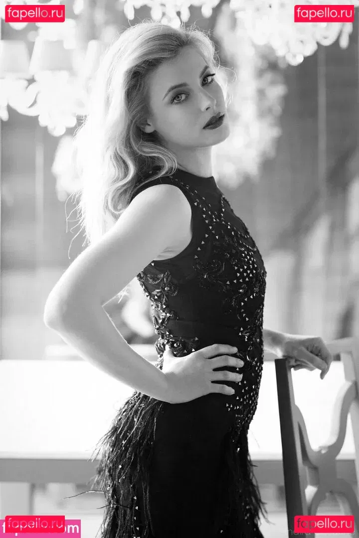 Gillian Jacobs Onlyfans Photo Gallery 