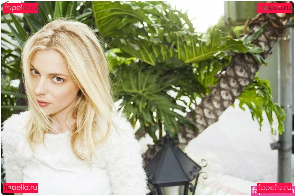 Gillian Jacobs Onlyfans Photo Gallery 