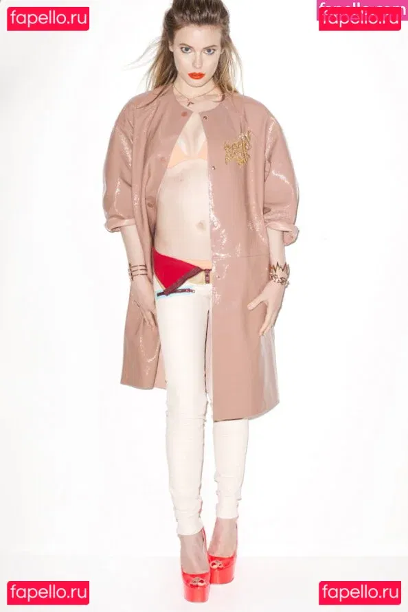 Gillian Jacobs Onlyfans Photo Gallery 