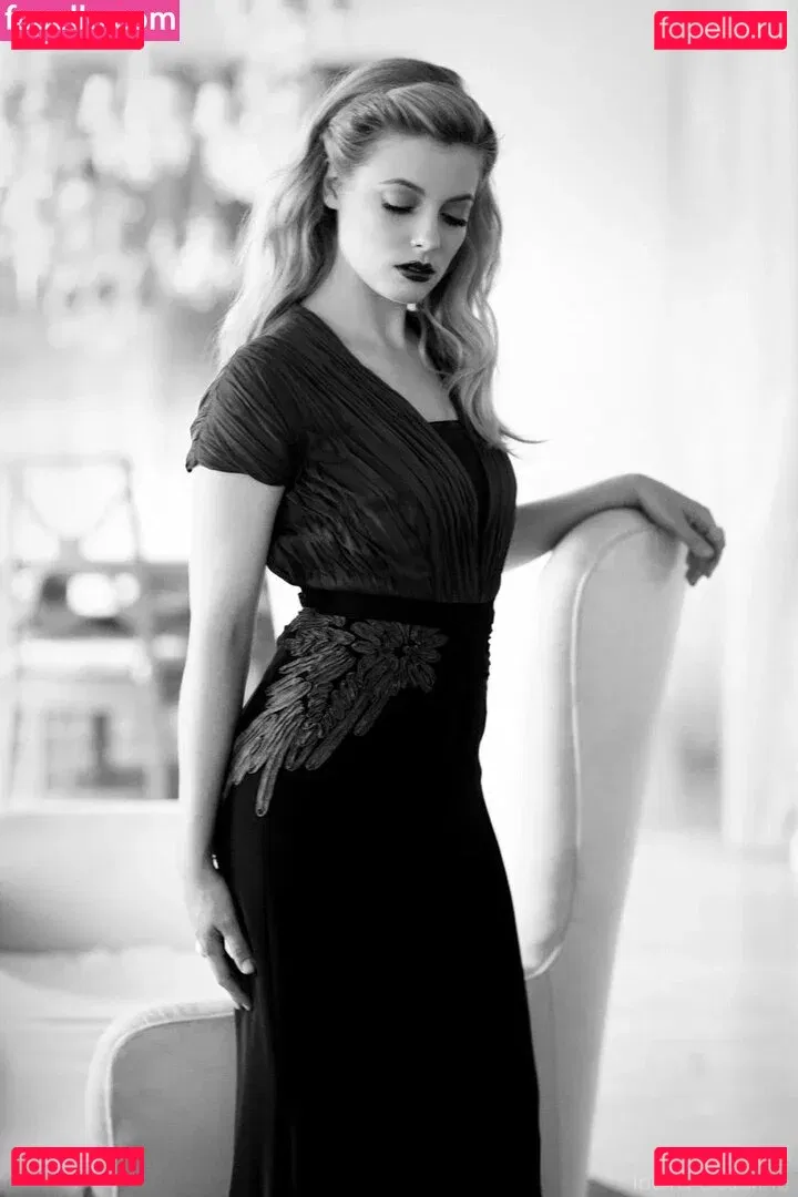 Gillian Jacobs Onlyfans Photo Gallery 