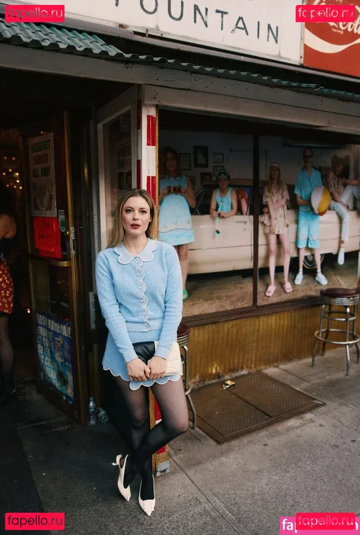 Gillian Jacobs Onlyfans Photo Gallery 